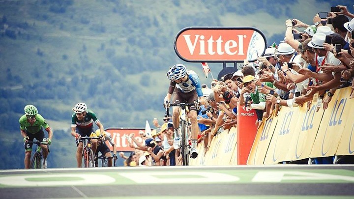 Bardet prvý na vrchole Peyragudes. Aru vyzliekol Frooma zo žltého